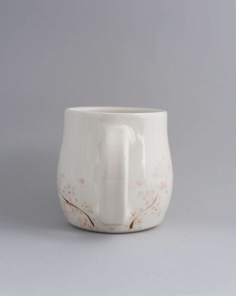 Primavera -Short mug with small pink flowers at the bottom